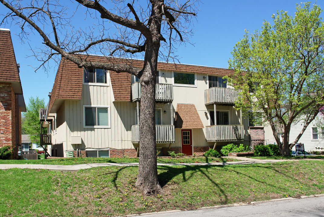 Eastview Apartments in Lawrence, KS - Building Photo