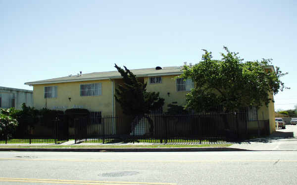 Arthur Arms in Los Angeles, CA - Building Photo