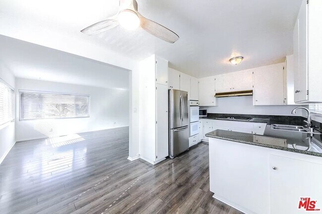 8108 Pershing Dr-Unit -8110 in Los Angeles, CA - Building Photo - Building Photo