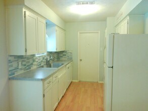 7417 Whisper Wind Dr in Corpus Christi, TX - Foto de edificio - Building Photo