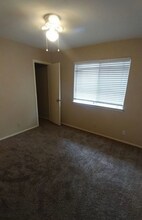 722 Meadow Gate in Converse, TX - Building Photo - Building Photo