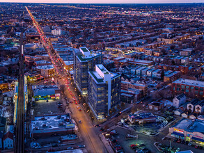 2295 N Milwaukee Ave, Unit 1 in Chicago, IL - Foto de edificio - Building Photo