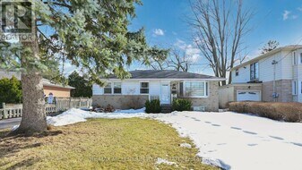 341 Moore Park Ave in Toronto, ON - Building Photo