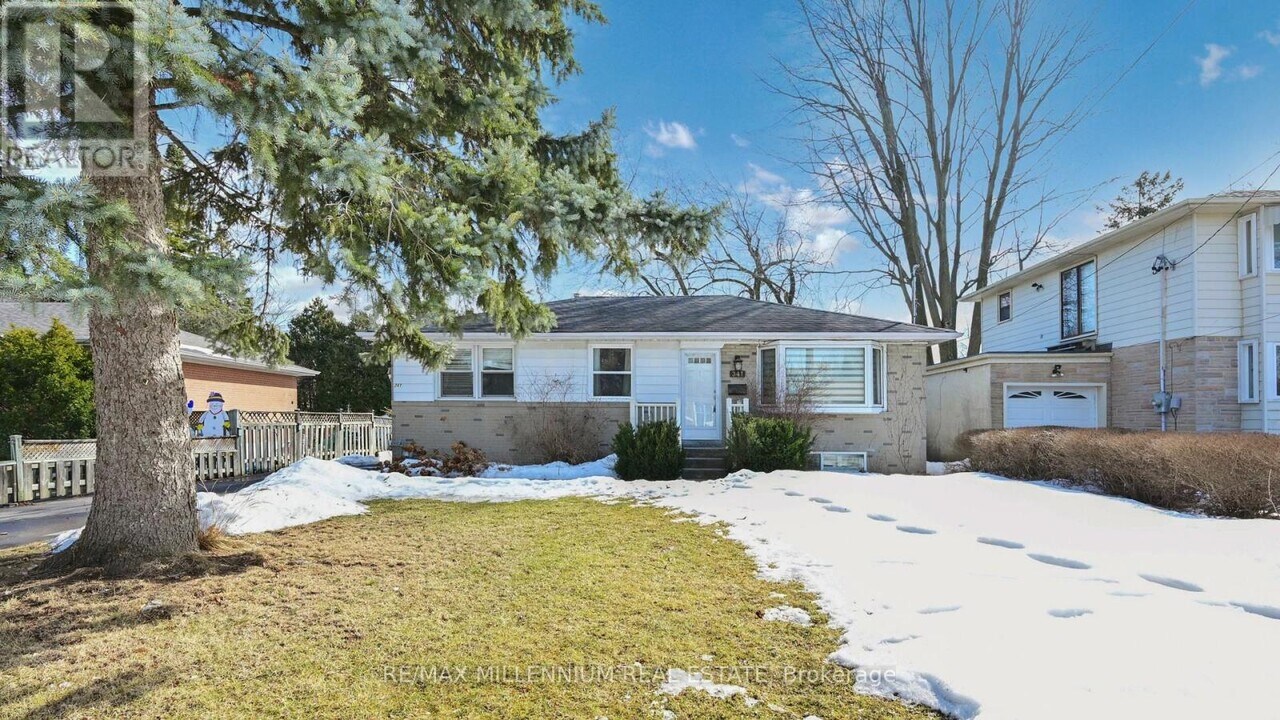 341 Moore Park Ave in Toronto, ON - Building Photo