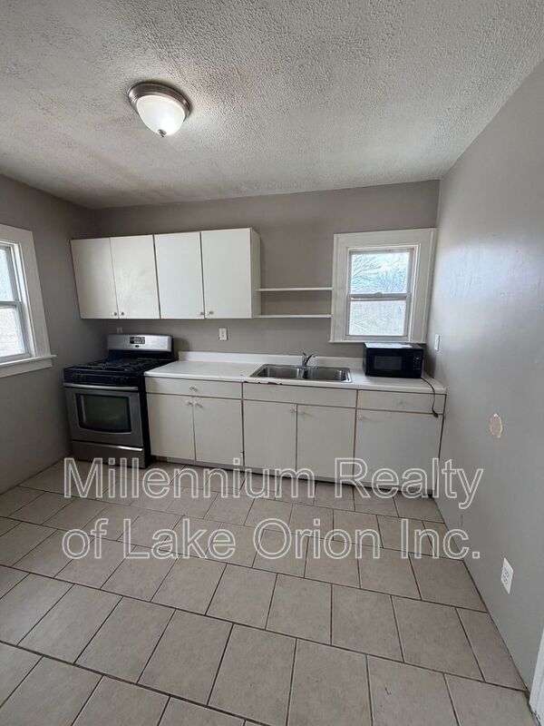 140 Summit St in Pontiac, MI - Building Photo - Building Photo