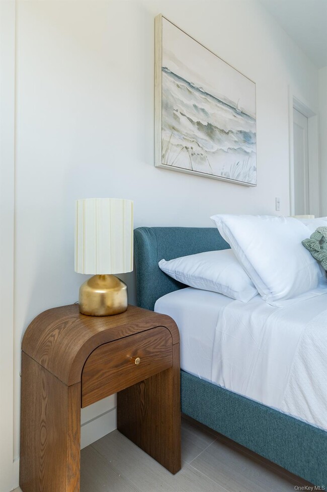 319 Wilmot Rd in Ocean Beach, NY - Building Photo - Building Photo