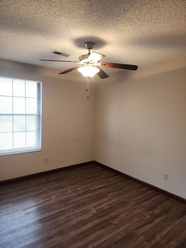 4 Quail Hollow Ct Apartments and Nearby Glen Carbon Apartments For Rent