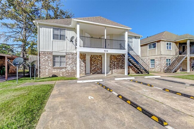 702 Lyle W Ave in Cleveland, TX - Building Photo - Building Photo