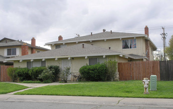 Folsom Estates in Sacramento, CA - Building Photo - Building Photo