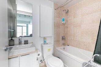 17 Lower Simcoe St, Unit SI ID1523991P in Toronto, ON - Building Photo - Building Photo