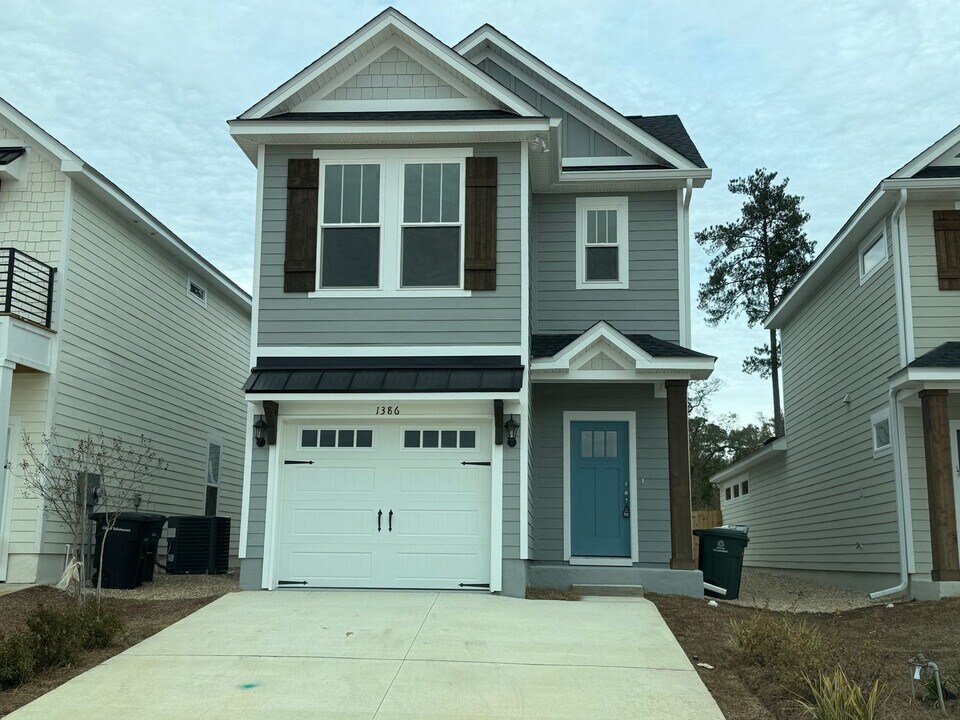 1386 Landon Hills Dr in Tallahassee, FL - Building Photo