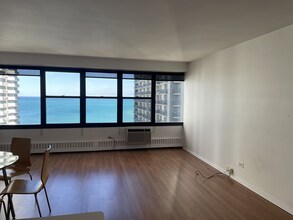 6030 N Sheridan Rd, Unit 1904 in Chicago, IL - Building Photo - Building Photo