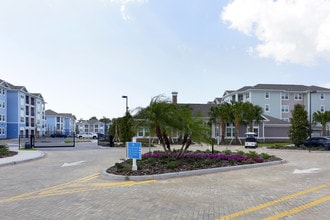 The Point at Bella Grove in Sarasota, FL - Foto de edificio - Building Photo