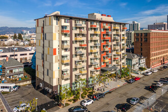 Satellite Central in Oakland, CA - Foto de edificio - Building Photo