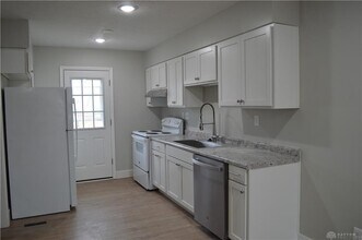 8344 Woodgrove Dr in Dayton, OH - Building Photo - Building Photo