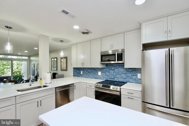 property at 2204 S Quincy St