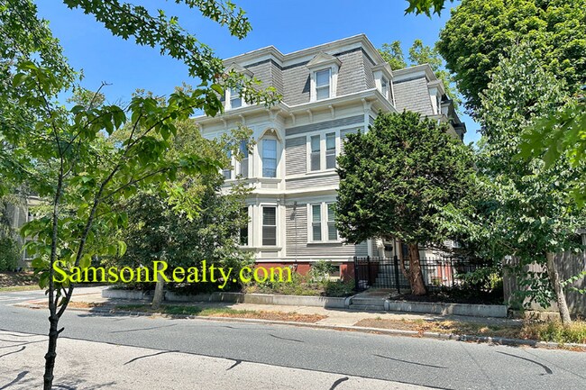 182 Cypress St in Providence, RI - Foto de edificio - Building Photo