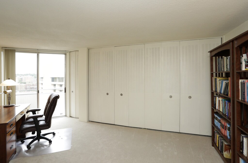 Plaza Point Apartments in Kansas City, MO