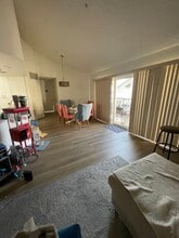 10361 Garden Grove Blvd, Unit 6 in Garden Grove, CA - Foto de edificio - Building Photo