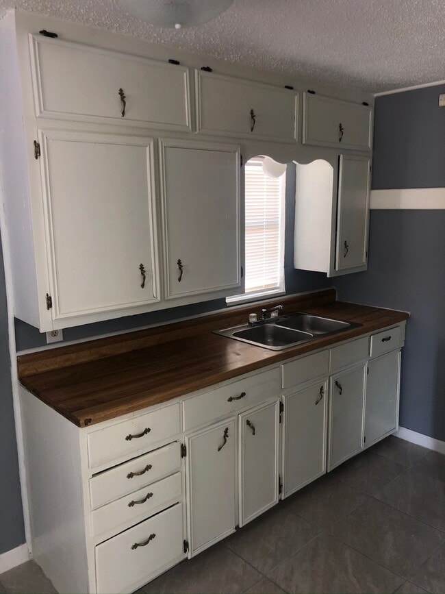 500 E Stanolind Rd in Hobbs, NM - Building Photo - Building Photo