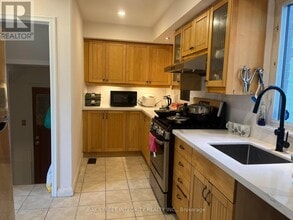 26 Morpeth Rd in Brampton, ON - Building Photo - Building Photo