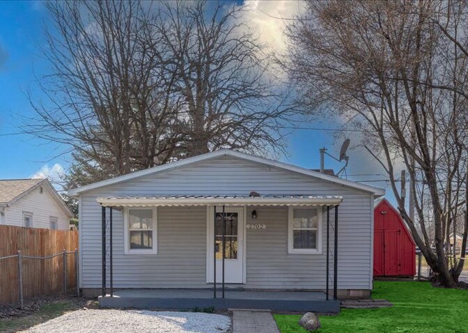 2702 S Lyons Ave in Indianapolis, IN - Building Photo