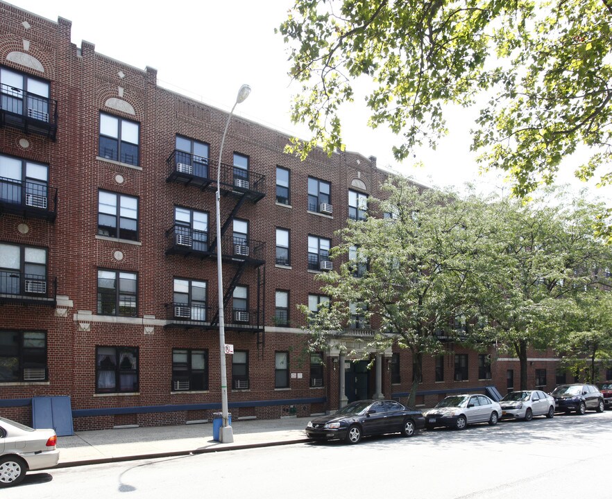 641 Howard Ave in Brooklyn, NY - Foto de edificio