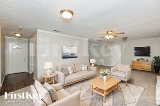 3001 Rufe Snow Dr in Richland Hills, TX - Foto de edificio - Building Photo