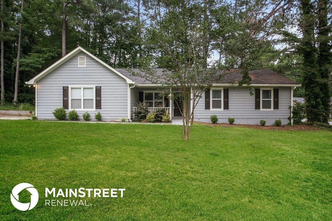 7685 Mountain Creek Way in Douglasville, GA - Foto de edificio