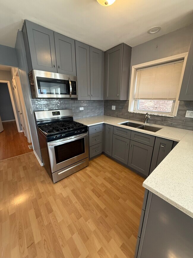 4036 N Austin Ave, Unit 1 in Chicago, IL - Building Photo - Building Photo