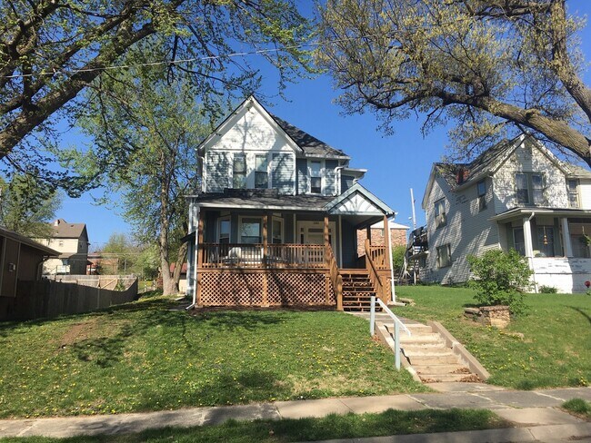 1310 S 30th Ave in Omaha, NE - Building Photo - Building Photo