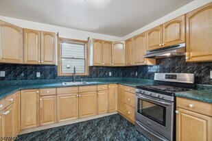66 Atlantic St in Jersey City, NJ - Building Photo