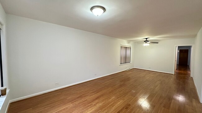 2745 W Berwyn Ave in Chicago, IL - Building Photo - Building Photo