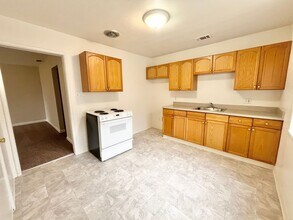 1710-1712 Madrone Ave in West Sacramento, CA - Building Photo - Building Photo