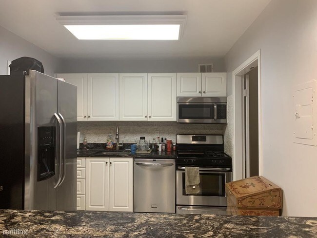 6001 Arlington Blvd-Unit -Unit 223 in Falls Church, VA - Building Photo - Building Photo