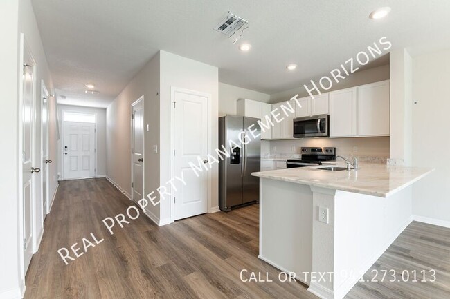 17769 Crescent Moon Lp in Bradenton, FL - Building Photo - Building Photo