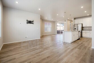 8274 S Trails Edge Ct in Centennial, CO - Building Photo - Building Photo