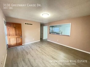 3130 Greenway Chase Dr in Florissant, MO - Building Photo - Building Photo