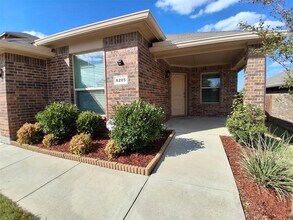 8205 Karole Dr in Fort Worth, TX - Building Photo - Building Photo