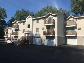 585 Belland Ave in Vadnais Heights, MN - Building Photo