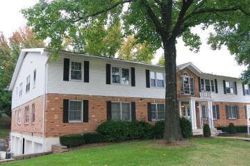 Four Seasons Apartments in Chesterfield, MO - Building Photo - Building Photo