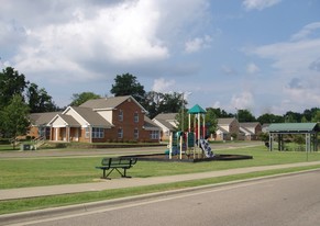 Victor Tulane Gardens in Montgomery, AL - Building Photo