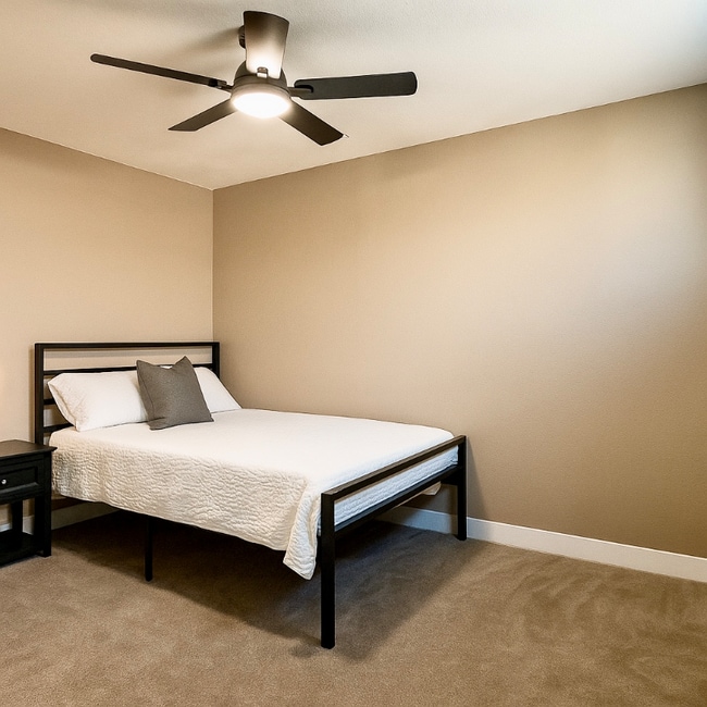 property at 916 E Bob Barney Ct