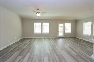 1476 Waggoner Rnch Trl in Conroe, TX - Foto de edificio - Building Photo
