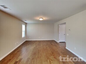 2904 Cherry Point Ln in Columbia, TN - Foto de edificio - Building Photo