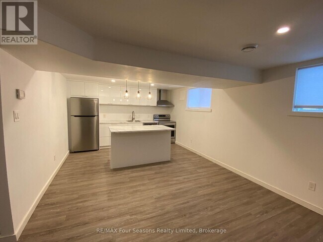 40 59th St S in Wasaga Beach, ON - Building Photo - Building Photo