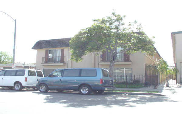 1851 Chestnut Ave in Long Beach, CA - Foto de edificio