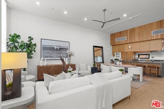 11706 Charnock Rd in Los Angeles, CA - Building Photo - Building Photo