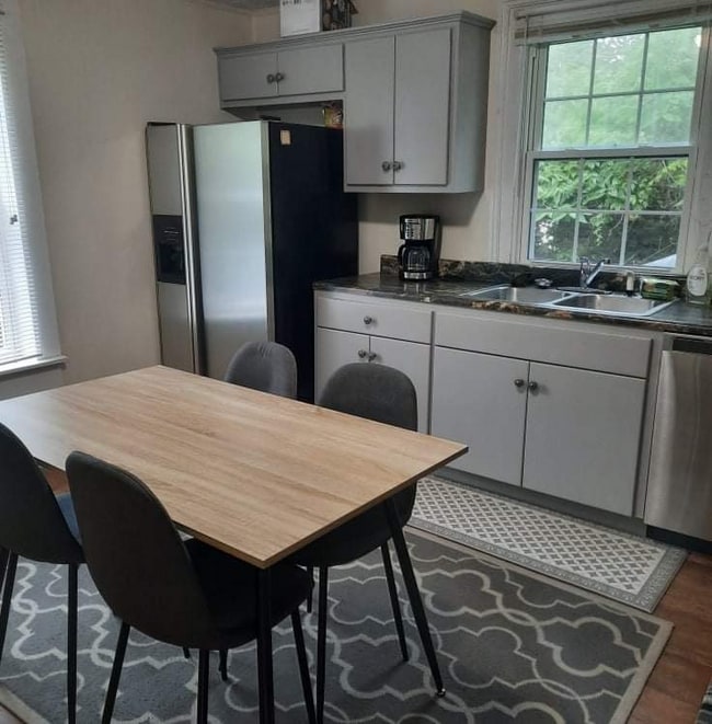 761 King St in Charlottesville, VA - Foto de edificio - Building Photo