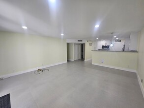 2271 NW 47th Terrace in Lauderhill, FL - Foto de edificio - Building Photo